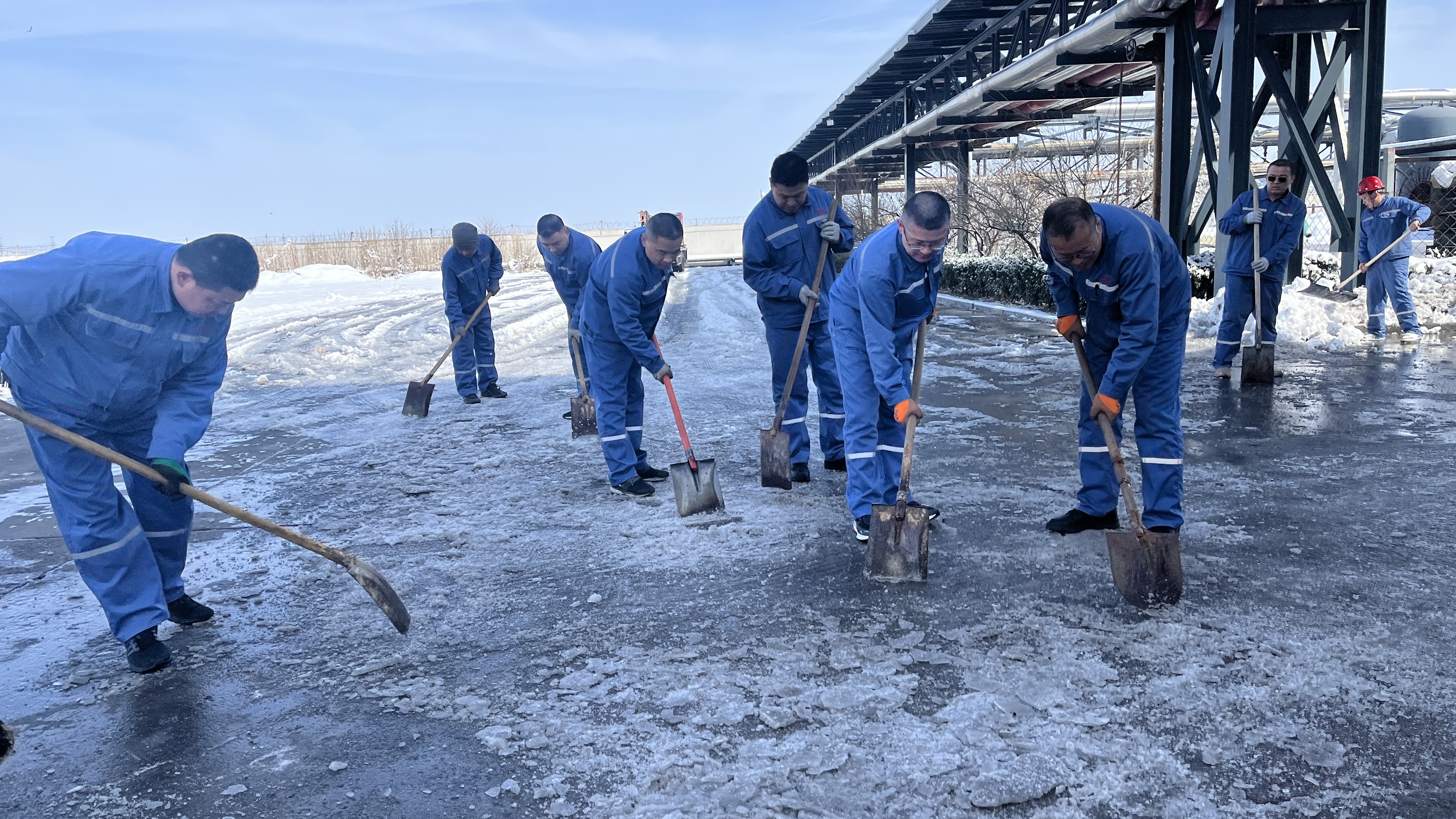 2025��3��2��ӭս��ѩ����ȫԱ����ɨѩ����